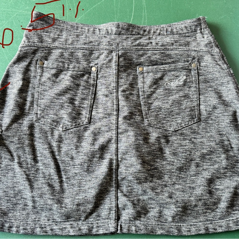 Kuhl Charcoal Skort cargo pockets 30” measured waist 16.5 length outdoor trail